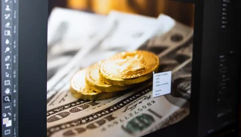 Computer screen editing an image, bitcoin Foto stock