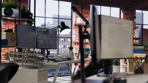 Computer screen in empty software development agency showing code Stockfoto's