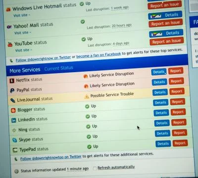 Computer screen with internet pages and internet data not working down Foto stock