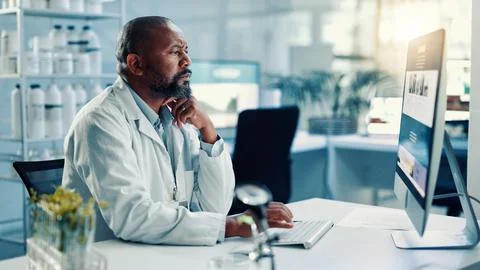 Computer screen, science and thinking with black man in laboratory for Foto stock