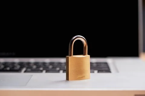 Computer security and data protection concept. Laptop with an locked lock on 스톡 사진
