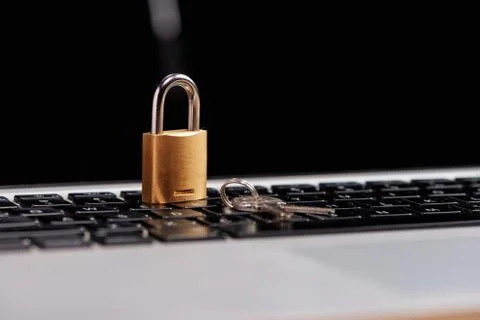 Computer security and data protection concept. Laptop with an locked lock on 스톡 사진