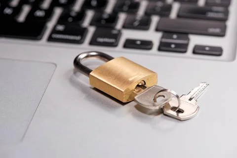 Computer security and data protection concept. Laptop with an locked lock and 스톡 사진