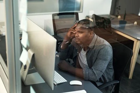 Computer, stress and web design with black man in glass office for problem .. Stockfoto's