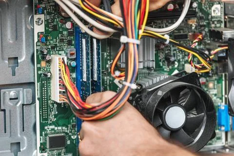 Computer support engineer. Upgrading the RAM internal Memory chip of a des... 스톡 사진