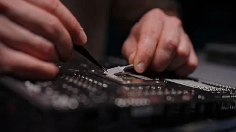 Computer technician meticulously cleaning off leftover thermal paste from CPU 스톡 동영상 292932710