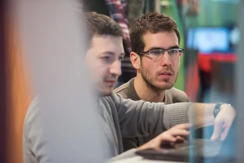 Computer technology students young computer technology students on code pr... Foto stock