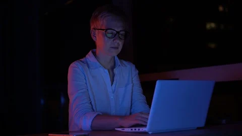Computer virus delete documents, interrupting programme from assignment Vidéo 121562531