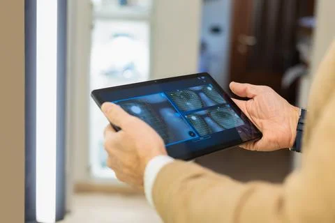 Computerized centering system for precise measurement of ophthalmic lenses 스톡 사진