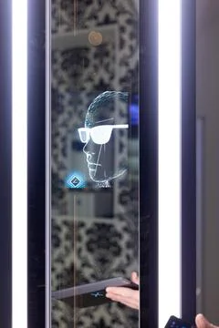 Computerized centering system for precise measurement of ophthalmic lenses Stock Photos