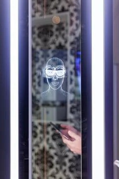 Computerized centering system for precise measurement of ophthalmic lenses 스톡 사진