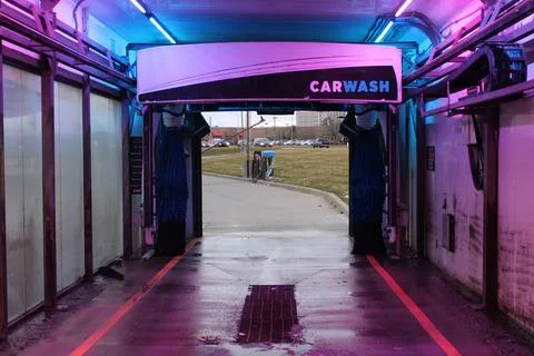 A Computerized, Self Serve, Drive Thru Car Wash Sets Empty In-Between Customers Stock Photos