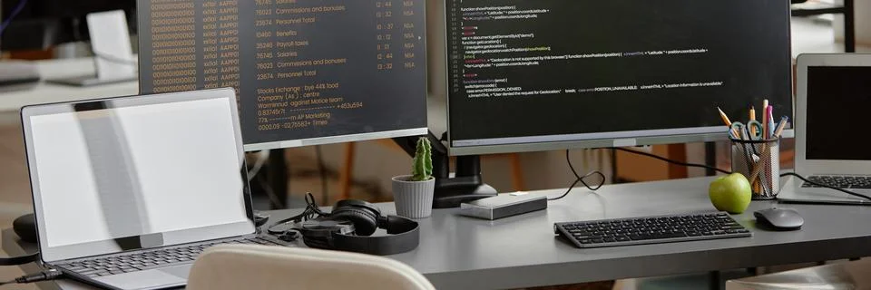 Computers with Lines of Code Running on Screens in Software Engineer Workspace Foto stock