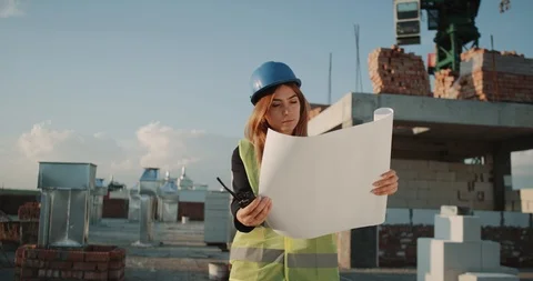 Concentrate young engineer woman analyzing the plan of construction from big 스톡 동영상 93299255