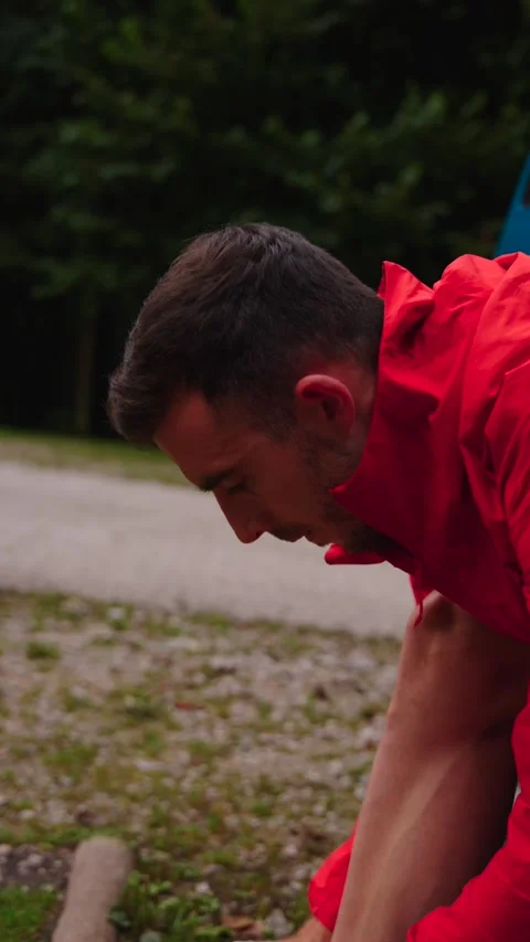Concentrated athlete preparing himself to start the training. Stock Footage 283288454