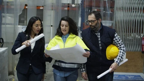 Concentrated factory workers discussing plan of printing house Video stock 127349191