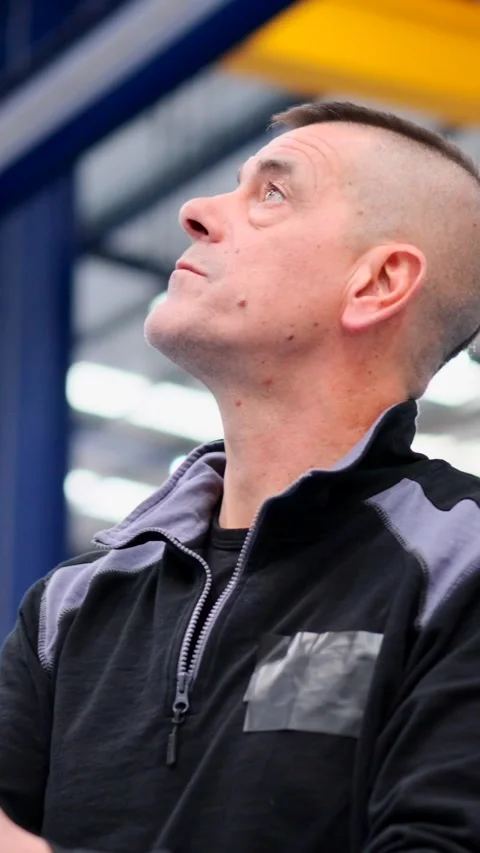 Concentrated man using crane control Video stock 263510016