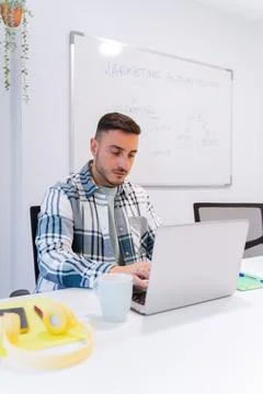 Concentrated Marketer Analyzing Data on Laptop Foto stock