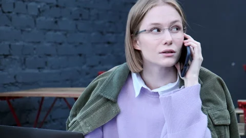 Concentrated short haired lady talks on black smartphone Video stock 159164806