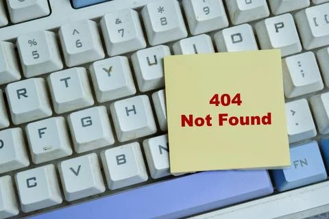 Concept of 404 not found write on sticky notes isolated on Wooden Table. Stockfoto's