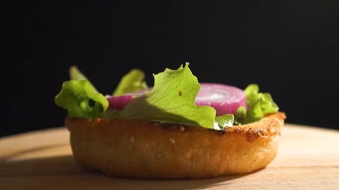 Concept of adding the ingredients to Cheese Burger, grilled meat, cheese, bacon Video stock 101821242