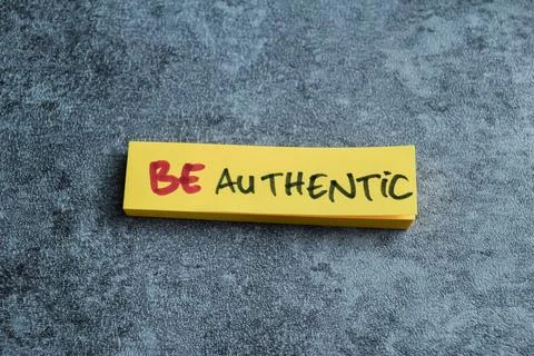 Concept of Be Authentic write on sticky notes isolated on Wooden Table. 스톡 사진