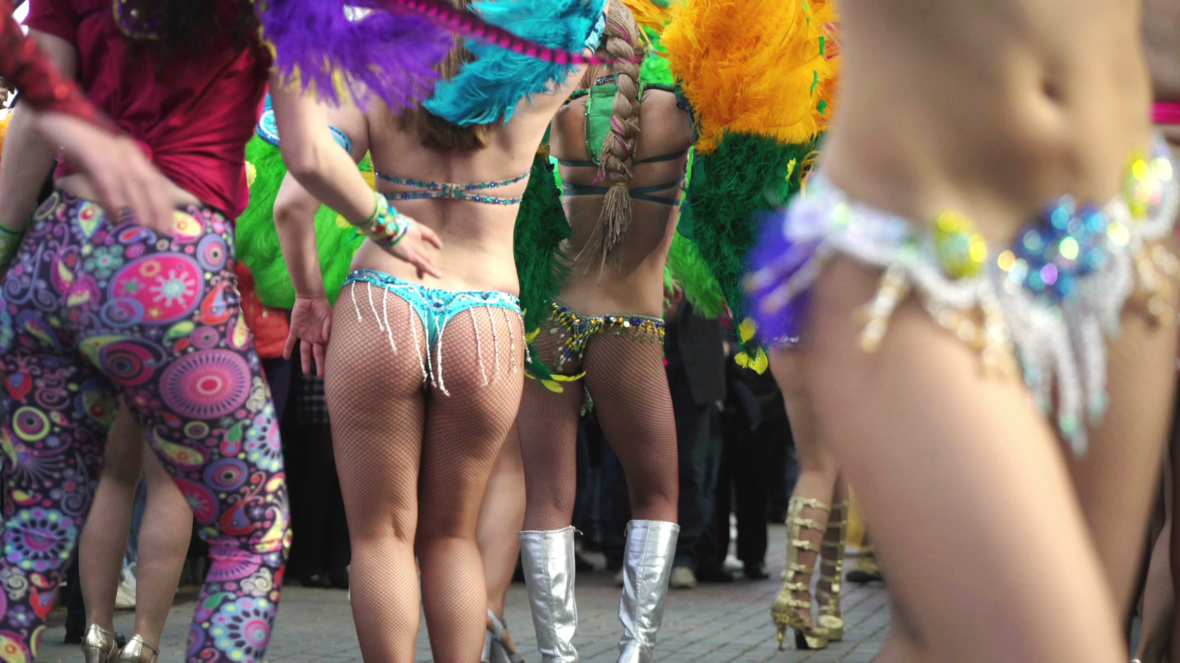 images./concept-brazilian-carnival-street