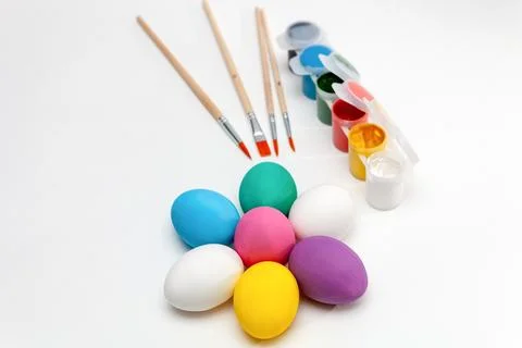 The concept of celebrating Easter. Workplace with cans of paint . Foto stock