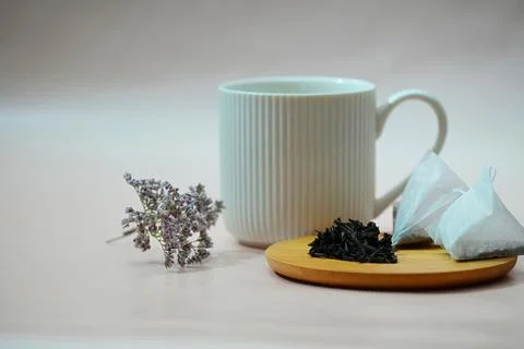 The concept of choosing between tea in a package and tea sprinkled. Stock Photos