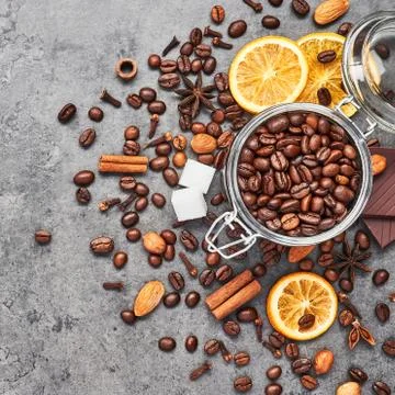 Concept of coffee with different spices 스톡 사진