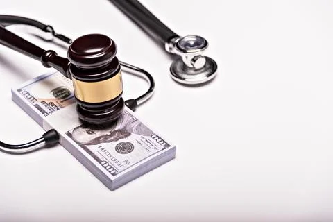 Concept of compensation for medical error in the application of treatment. White Stockfoto's
