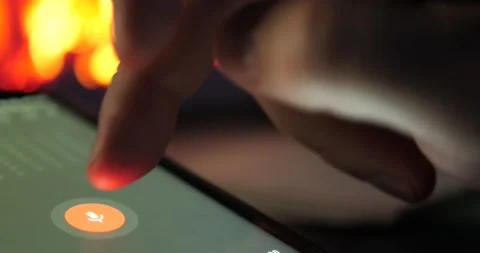 Concept: The conversation note is recorded on the smartphone by the dictaphon 库存影片 152492959