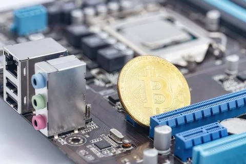 Concept : cryptocurrency mining with the help of computer equipment Fotos de archivo