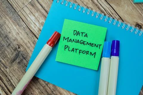 Concept of Data Management Platform write on sticky notes Foto stock