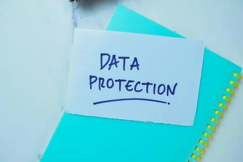 Concept of Data Protection write on sticky notes isolated on Wooden Table. Stockfoto's
