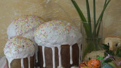 The concept of decorated easter eggs with icing and flowers Stock-Footage 319960745