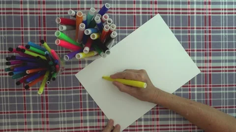 Concept. Drawing a yellow circle with colored marker on white paper. 库存影片 130571759