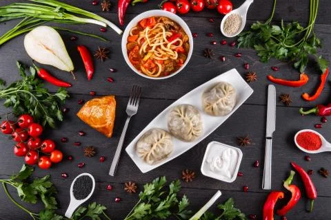 The concept of Eastern festive cuisine. Assorted Uzbek food set, pilaf, samsa Stock-Fotos