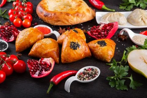 The concept of Eastern festive cuisine. Assorted Uzbek food set, pilaf, samsa Stock-Fotos