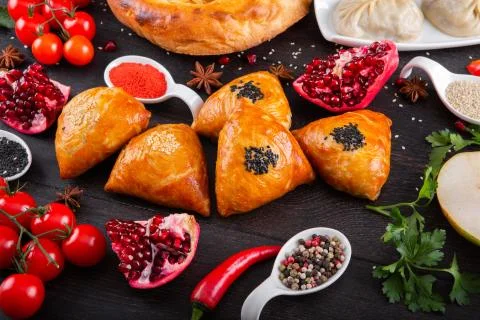 The concept of Eastern festive cuisine. Assorted Uzbek food set, pilaf, samsa Stock-Fotos