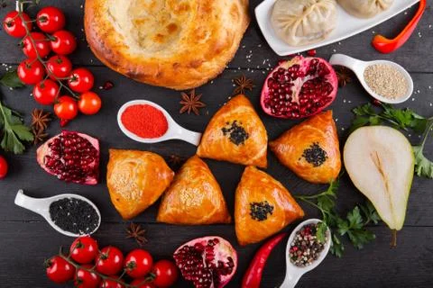 The concept of Eastern festive cuisine. Assorted Uzbek food set, pilaf, samsa Stock-Fotos