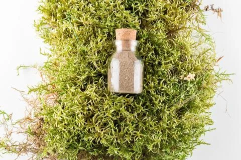 Concept of ecological cosmetics without plastic in glass bottles Foto stock