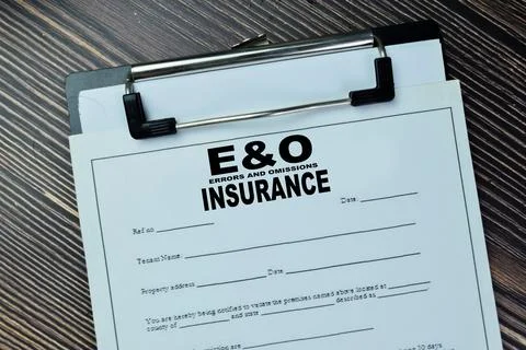 Concept of E&amp;O - Errors and Omissions Insurance write on document Stockfoto's