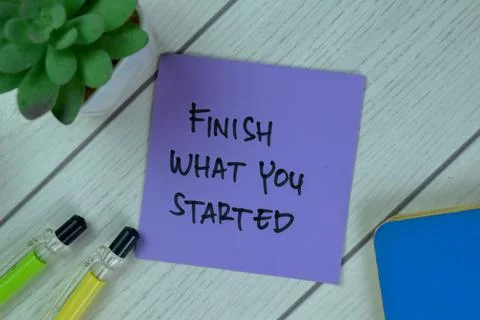 Concept of Finish What You Started write on sticky notes Foto stock