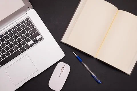 The concept of learning in the old book and modern computer learning. Foto stock