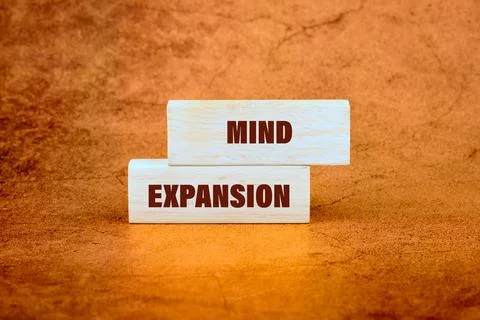 The concept of mind expansion is highlighted through text blocks, emphasizi.. Stock Photos