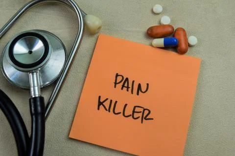 Concept of Pain Killer write on sticky notes isolated on Wooden Table. Foto stock
