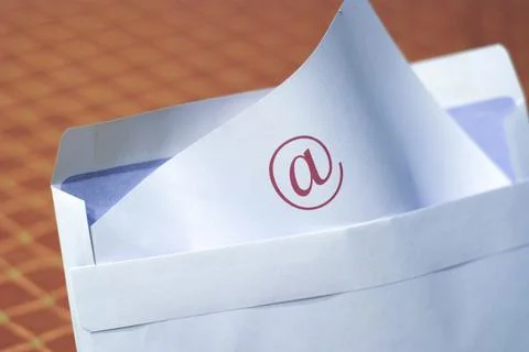 Concept photo of an envelope with e-mail characters Foto stock
