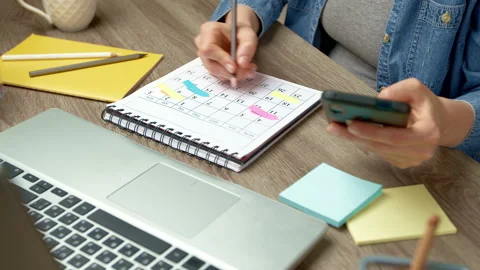 The concept of planning in the diary of events and meeting marks.  Vídeo Stock 221079558