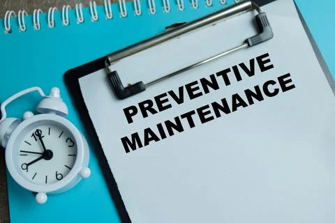 Concept of preventive maintenance write on clipboard isolated on Wooden Table Foto stock